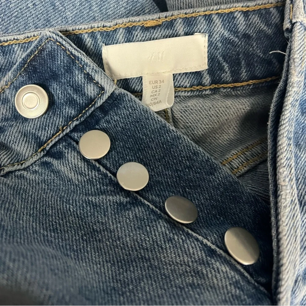❌SOLD❌ H&M Straight-Leg Jeans - Picture 4 of 8